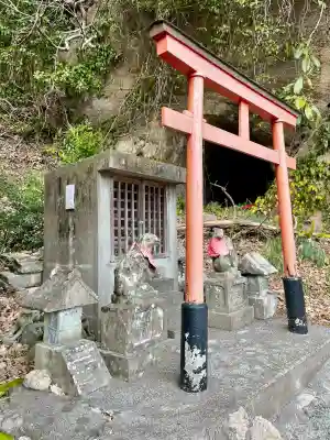 下田八幡神社の{uncategorized: "未分類", other: "その他", undefined: "問題あり", building: "その他建物", grave: "お墓", sacred_gate: "鳥居", guardian: "狛犬", statue: "像", buddha: "仏像", history: "歴史", nature: "自然", garden: "庭園", animal: "動物", pagoda: "塔", temizu: "手水舎", mountain_gate: "山門・神門", sanctuary: "本殿・本堂", subordinate: "末社・摂社", art: "芸術", scenery: "景色", jizo: "地蔵", ema: "絵馬", goshuin: "御朱印", omikuji: "おみくじ", items: "授与品その他", amulet: "お守り", goshuincho: "御朱印帳", eats: "食事", festival: "お祭り", votive_dance: "神楽", shichigosan: "七五三参", wedding: "結婚式", experience: "体験その他", initially: "初詣", around: "周辺", anti_infection: "感染症対策"}