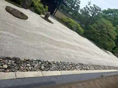 建仁寺（建仁禅寺）の{uncategorized: "未分類", other: "その他", undefined: "問題あり", building: "その他建物", grave: "お墓", sacred_gate: "鳥居", guardian: "狛犬", statue: "像", buddha: "仏像", history: "歴史", nature: "自然", garden: "庭園", animal: "動物", pagoda: "塔", temizu: "手水舎", mountain_gate: "山門・神門", sanctuary: "本殿・本堂", subordinate: "末社・摂社", art: "芸術", scenery: "景色", jizo: "地蔵", ema: "絵馬", goshuin: "御朱印", omikuji: "おみくじ", items: "授与品その他", amulet: "お守り", goshuincho: "御朱印帳", eats: "食事", festival: "お祭り", votive_dance: "神楽", shichigosan: "七五三参", wedding: "結婚式", experience: "体験その他", initially: "初詣", around: "周辺", anti_infection: "感染症対策"}