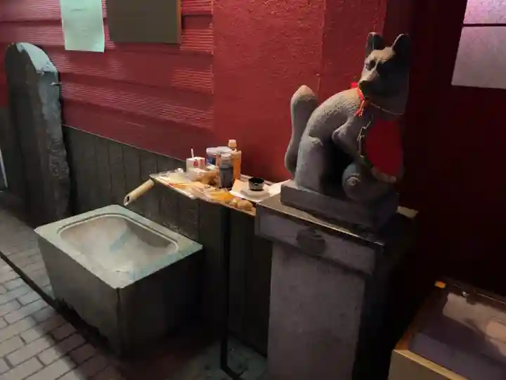 豊岩稲荷神社の狛犬