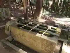 日撫神社の手水