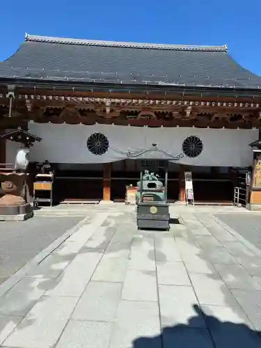 善光寺の{uncategorized: "未分類", other: "その他", undefined: "問題あり", building: "その他建物", grave: "お墓", sacred_gate: "鳥居", guardian: "狛犬", statue: "像", buddha: "仏像", history: "歴史", nature: "自然", garden: "庭園", animal: "動物", pagoda: "塔", temizu: "手水舎", mountain_gate: "山門・神門", sanctuary: "本殿・本堂", subordinate: "末社・摂社", art: "芸術", scenery: "景色", jizo: "地蔵", ema: "絵馬", goshuin: "御朱印", omikuji: "おみくじ", items: "授与品その他", amulet: "お守り", goshuincho: "御朱印帳", eats: "食事", festival: "お祭り", votive_dance: "神楽", shichigosan: "七五三参", wedding: "結婚式", experience: "体験その他", initially: "初詣", around: "周辺", anti_infection: "感染症対策"}