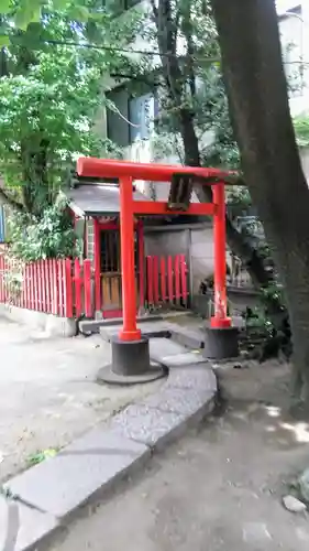 銀杏岡八幡神社の末社・摂社