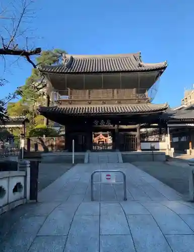 泉岳寺の山門