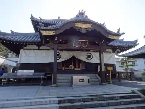 郷照寺の本殿