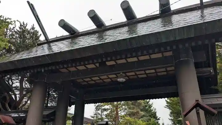 北見神社の山門・神門