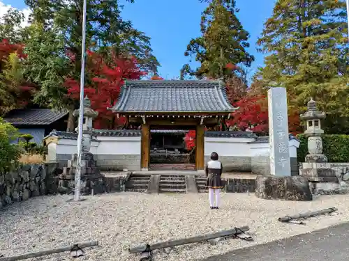 万徳寺の山門