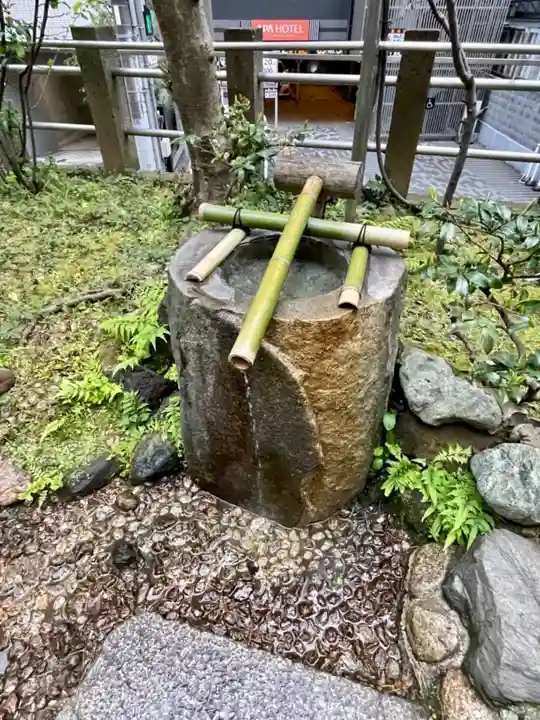 妻戀神社の手水舎