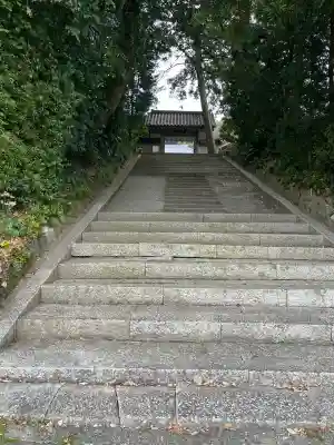 宗隣寺の{uncategorized: "未分類", other: "その他", undefined: "問題あり", building: "その他建物", grave: "お墓", sacred_gate: "鳥居", guardian: "狛犬", statue: "像", buddha: "仏像", history: "歴史", nature: "自然", garden: "庭園", animal: "動物", pagoda: "塔", temizu: "手水舎", mountain_gate: "山門・神門", sanctuary: "本殿・本堂", subordinate: "末社・摂社", art: "芸術", scenery: "景色", jizo: "地蔵", ema: "絵馬", goshuin: "御朱印", omikuji: "おみくじ", items: "授与品その他", amulet: "お守り", goshuincho: "御朱印帳", eats: "食事", festival: "お祭り", votive_dance: "神楽", shichigosan: "七五三参", wedding: "結婚式", experience: "体験その他", initially: "初詣", around: "周辺", anti_infection: "感染症対策"}