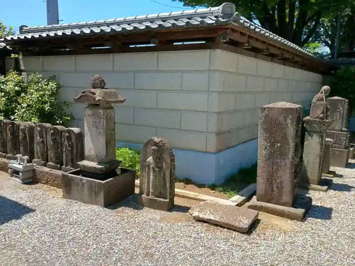 大興寺の{uncategorized: "未分類", other: "その他", undefined: "問題あり", building: "その他建物", grave: "お墓", sacred_gate: "鳥居", guardian: "狛犬", statue: "像", buddha: "仏像", history: "歴史", nature: "自然", garden: "庭園", animal: "動物", pagoda: "塔", temizu: "手水舎", mountain_gate: "山門・神門", sanctuary: "本殿・本堂", subordinate: "末社・摂社", art: "芸術", scenery: "景色", jizo: "地蔵", ema: "絵馬", goshuin: "御朱印", omikuji: "おみくじ", items: "授与品その他", amulet: "お守り", goshuincho: "御朱印帳", eats: "食事", festival: "お祭り", votive_dance: "神楽", shichigosan: "七五三参", wedding: "結婚式", experience: "体験その他", initially: "初詣", around: "周辺", anti_infection: "感染症対策"}