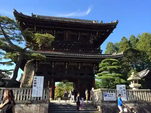 清涼寺の山門