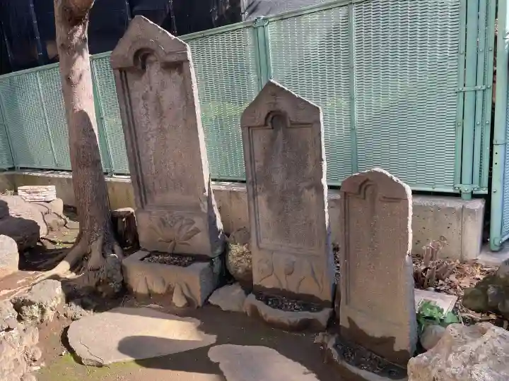 三峯神社の{uncategorized: "未分類", other: "その他", undefined: "問題あり", building: "その他建物", grave: "お墓", sacred_gate: "鳥居", guardian: "狛犬", statue: "像", buddha: "仏像", history: "歴史", nature: "自然", garden: "庭園", animal: "動物", pagoda: "塔", temizu: "手水舎", mountain_gate: "山門・神門", sanctuary: "本殿・本堂", subordinate: "末社・摂社", art: "芸術", scenery: "景色", jizo: "地蔵", ema: "絵馬", goshuin: "御朱印", omikuji: "おみくじ", items: "授与品その他", amulet: "お守り", goshuincho: "御朱印帳", eats: "食事", festival: "お祭り", votive_dance: "神楽", shichigosan: "七五三参", wedding: "結婚式", experience: "体験その他", initially: "初詣", around: "周辺", anti_infection: "感染症対策"}