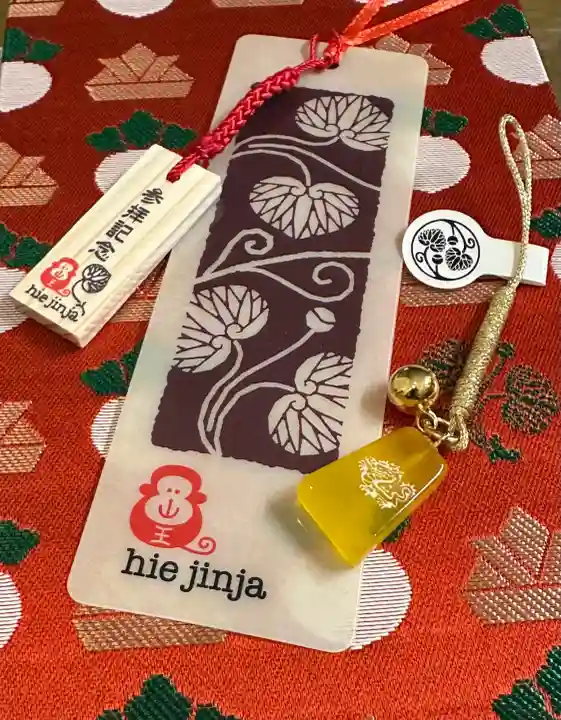 日本橋日枝神社の{uncategorized: "未分類", other: "その他", undefined: "問題あり", building: "その他建物", grave: "お墓", sacred_gate: "鳥居", guardian: "狛犬", statue: "像", buddha: "仏像", history: "歴史", nature: "自然", garden: "庭園", animal: "動物", pagoda: "塔", temizu: "手水舎", mountain_gate: "山門・神門", sanctuary: "本殿・本堂", subordinate: "末社・摂社", art: "芸術", scenery: "景色", jizo: "地蔵", ema: "絵馬", goshuin: "御朱印", omikuji: "おみくじ", items: "授与品その他", amulet: "お守り", goshuincho: "御朱印帳", eats: "食事", festival: "お祭り", votive_dance: "神楽", shichigosan: "七五三参", wedding: "結婚式", experience: "体験その他", initially: "初詣", around: "周辺", anti_infection: "感染症対策"}