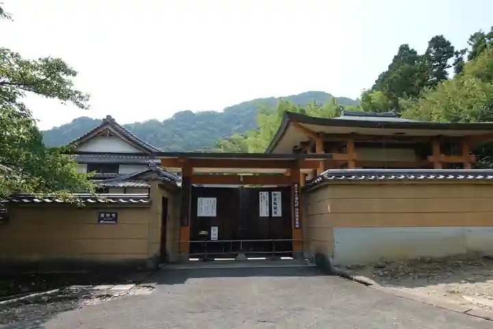 宝菩提院願徳寺の山門・神門