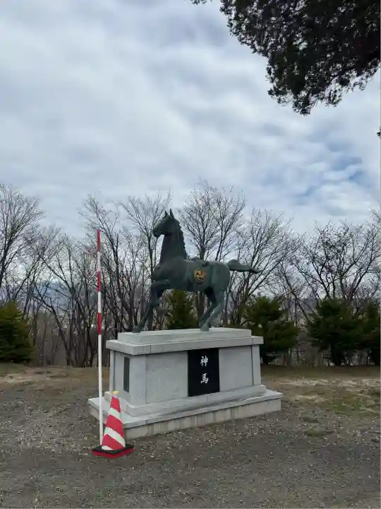 中富良野神社の像