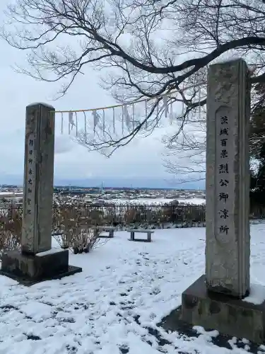 水戸八幡宮の{uncategorized: "未分類", other: "その他", undefined: "問題あり", building: "その他建物", grave: "お墓", sacred_gate: "鳥居", guardian: "狛犬", statue: "像", buddha: "仏像", history: "歴史", nature: "自然", garden: "庭園", animal: "動物", pagoda: "塔", temizu: "手水舎", mountain_gate: "山門・神門", sanctuary: "本殿・本堂", subordinate: "末社・摂社", art: "芸術", scenery: "景色", jizo: "地蔵", ema: "絵馬", goshuin: "御朱印", omikuji: "おみくじ", items: "授与品その他", amulet: "お守り", goshuincho: "御朱印帳", eats: "食事", festival: "お祭り", votive_dance: "神楽", shichigosan: "七五三参", wedding: "結婚式", experience: "体験その他", initially: "初詣", around: "周辺", anti_infection: "感染症対策"}