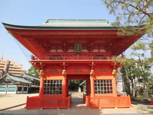 穴八幡宮の山門