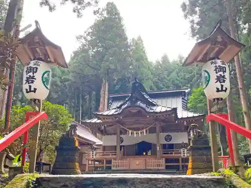 御岩神社の本殿・本堂