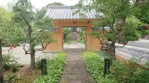 耕月寺の山門