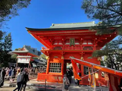 穴八幡宮の山門