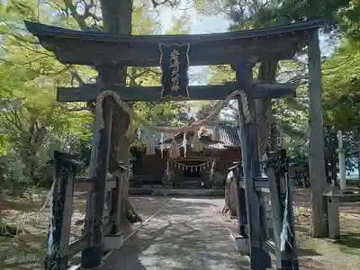 岩崎神社の鳥居