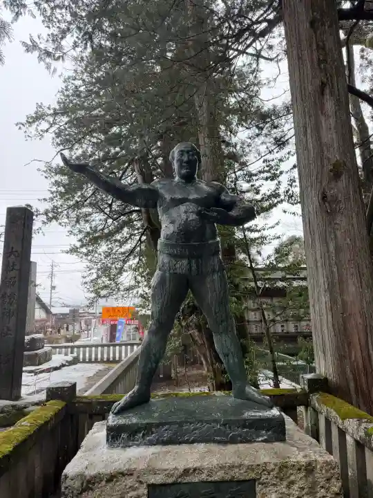 諏訪大社の{uncategorized: "未分類", other: "その他", undefined: "問題あり", building: "その他建物", grave: "お墓", sacred_gate: "鳥居", guardian: "狛犬", statue: "像", buddha: "仏像", history: "歴史", nature: "自然", garden: "庭園", animal: "動物", pagoda: "塔", temizu: "手水舎", mountain_gate: "山門・神門", sanctuary: "本殿・本堂", subordinate: "末社・摂社", art: "芸術", scenery: "景色", jizo: "地蔵", ema: "絵馬", goshuin: "御朱印", omikuji: "おみくじ", items: "授与品その他", amulet: "お守り", goshuincho: "御朱印帳", eats: "食事", festival: "お祭り", votive_dance: "神楽", shichigosan: "七五三参", wedding: "結婚式", experience: "体験その他", initially: "初詣", around: "周辺", anti_infection: "感染症対策"}