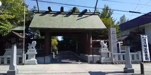 北見神社の山門