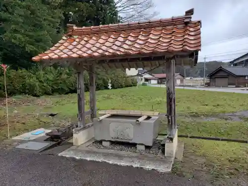 古麻志比古神社の手水舎