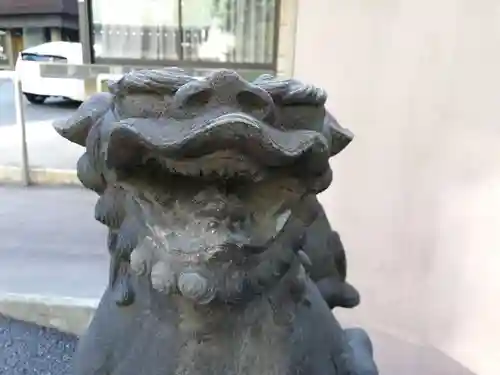 白金氷川神社の狛犬