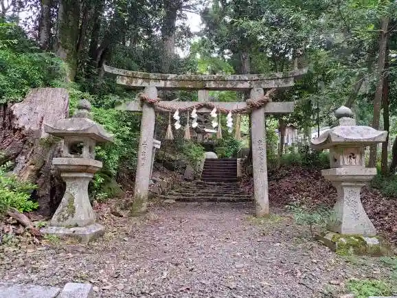 愛宕神社(阿多古神社)の鳥居