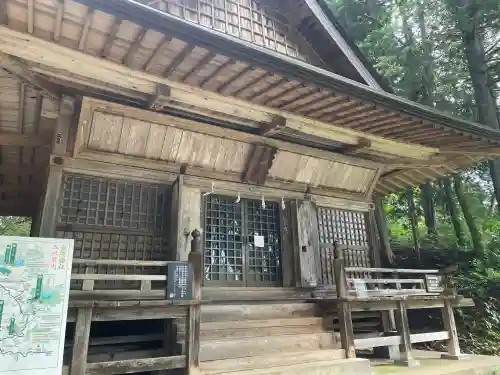 戸隠神社火之御子社の{uncategorized: "未分類", other: "その他", undefined: "問題あり", building: "その他建物", grave: "お墓", sacred_gate: "鳥居", guardian: "狛犬", statue: "像", buddha: "仏像", history: "歴史", nature: "自然", garden: "庭園", animal: "動物", pagoda: "塔", temizu: "手水舎", mountain_gate: "山門・神門", sanctuary: "本殿・本堂", subordinate: "末社・摂社", art: "芸術", scenery: "景色", jizo: "地蔵", ema: "絵馬", goshuin: "御朱印", omikuji: "おみくじ", items: "授与品その他", amulet: "お守り", goshuincho: "御朱印帳", eats: "食事", festival: "お祭り", votive_dance: "神楽", shichigosan: "七五三参", wedding: "結婚式", experience: "体験その他", initially: "初詣", around: "周辺", anti_infection: "感染症対策"}