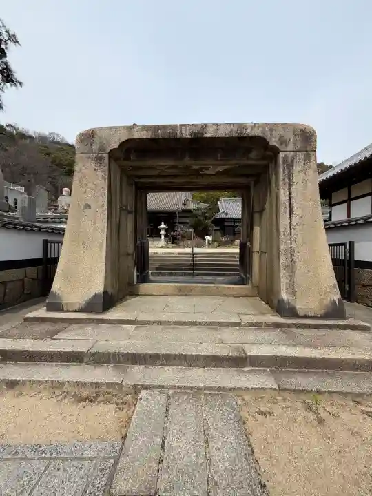 持光寺の{uncategorized: "未分類", other: "その他", undefined: "問題あり", building: "その他建物", grave: "お墓", sacred_gate: "鳥居", guardian: "狛犬", statue: "像", buddha: "仏像", history: "歴史", nature: "自然", garden: "庭園", animal: "動物", pagoda: "塔", temizu: "手水舎", mountain_gate: "山門・神門", sanctuary: "本殿・本堂", subordinate: "末社・摂社", art: "芸術", scenery: "景色", jizo: "地蔵", ema: "絵馬", goshuin: "御朱印", omikuji: "おみくじ", items: "授与品その他", amulet: "お守り", goshuincho: "御朱印帳", eats: "食事", festival: "お祭り", votive_dance: "神楽", shichigosan: "七五三参", wedding: "結婚式", experience: "体験その他", initially: "初詣", around: "周辺", anti_infection: "感染症対策"}