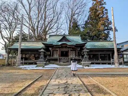 諏訪護国神社の本殿