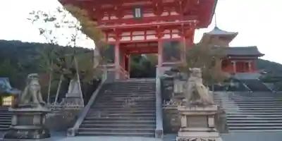 清水寺の山門・神門