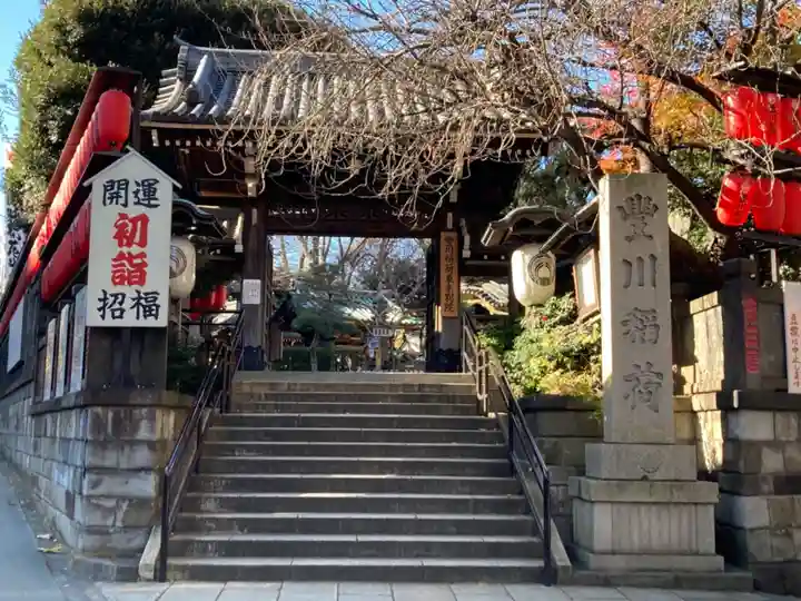 豊川稲荷東京別院の山門・神門