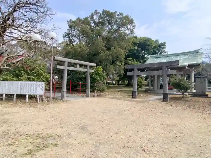 鹿児島神社の{uncategorized: "未分類", other: "その他", undefined: "問題あり", building: "その他建物", grave: "お墓", sacred_gate: "鳥居", guardian: "狛犬", statue: "像", buddha: "仏像", history: "歴史", nature: "自然", garden: "庭園", animal: "動物", pagoda: "塔", temizu: "手水舎", mountain_gate: "山門・神門", sanctuary: "本殿・本堂", subordinate: "末社・摂社", art: "芸術", scenery: "景色", jizo: "地蔵", ema: "絵馬", goshuin: "御朱印", omikuji: "おみくじ", items: "授与品その他", amulet: "お守り", goshuincho: "御朱印帳", eats: "食事", festival: "お祭り", votive_dance: "神楽", shichigosan: "七五三参", wedding: "結婚式", experience: "体験その他", initially: "初詣", around: "周辺", anti_infection: "感染症対策"}