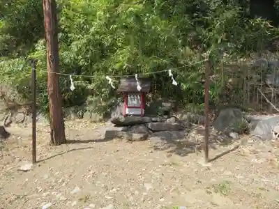 山梨岡神社の末社・摂社