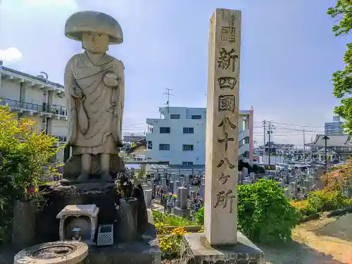 宝蔵寺の像