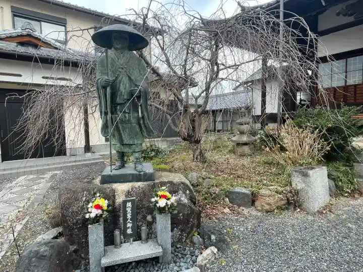 養専寺の{uncategorized: "未分類", other: "その他", undefined: "問題あり", building: "その他建物", grave: "お墓", sacred_gate: "鳥居", guardian: "狛犬", statue: "像", buddha: "仏像", history: "歴史", nature: "自然", garden: "庭園", animal: "動物", pagoda: "塔", temizu: "手水舎", mountain_gate: "山門・神門", sanctuary: "本殿・本堂", subordinate: "末社・摂社", art: "芸術", scenery: "景色", jizo: "地蔵", ema: "絵馬", goshuin: "御朱印", omikuji: "おみくじ", items: "授与品その他", amulet: "お守り", goshuincho: "御朱印帳", eats: "食事", festival: "お祭り", votive_dance: "神楽", shichigosan: "七五三参", wedding: "結婚式", experience: "体験その他", initially: "初詣", around: "周辺", anti_infection: "感染症対策"}