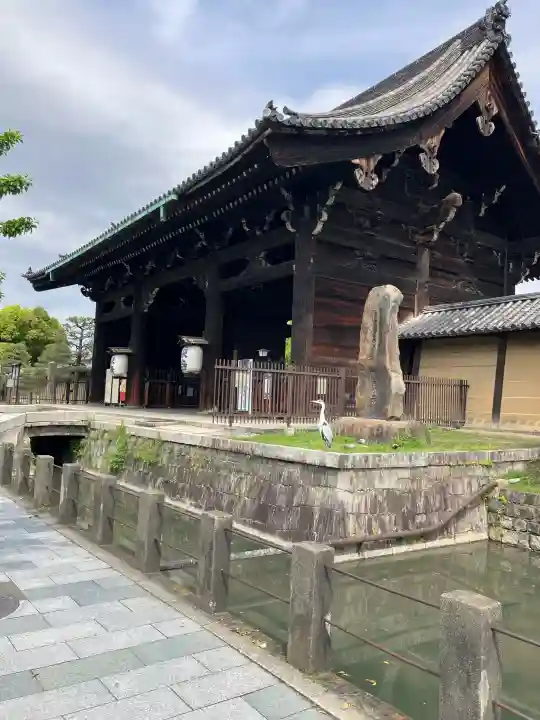 東寺(教王護国寺)の{uncategorized: "未分類", other: "その他", undefined: "問題あり", building: "その他建物", grave: "お墓", sacred_gate: "鳥居", guardian: "狛犬", statue: "像", buddha: "仏像", history: "歴史", nature: "自然", garden: "庭園", animal: "動物", pagoda: "塔", temizu: "手水舎", mountain_gate: "山門・神門", sanctuary: "本殿・本堂", subordinate: "末社・摂社", art: "芸術", scenery: "景色", jizo: "地蔵", ema: "絵馬", goshuin: "御朱印", omikuji: "おみくじ", items: "授与品その他", amulet: "お守り", goshuincho: "御朱印帳", eats: "食事", festival: "お祭り", votive_dance: "神楽", shichigosan: "七五三参", wedding: "結婚式", experience: "体験その他", initially: "初詣", around: "周辺", anti_infection: "感染症対策"}