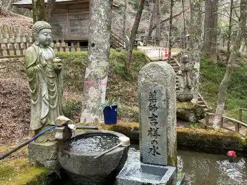 文殊堂の{uncategorized: "未分類", other: "その他", undefined: "問題あり", building: "その他建物", grave: "お墓", sacred_gate: "鳥居", guardian: "狛犬", statue: "像", buddha: "仏像", history: "歴史", nature: "自然", garden: "庭園", animal: "動物", pagoda: "塔", temizu: "手水舎", mountain_gate: "山門・神門", sanctuary: "本殿・本堂", subordinate: "末社・摂社", art: "芸術", scenery: "景色", jizo: "地蔵", ema: "絵馬", goshuin: "御朱印", omikuji: "おみくじ", items: "授与品その他", amulet: "お守り", goshuincho: "御朱印帳", eats: "食事", festival: "お祭り", votive_dance: "神楽", shichigosan: "七五三参", wedding: "結婚式", experience: "体験その他", initially: "初詣", around: "周辺", anti_infection: "感染症対策"}
