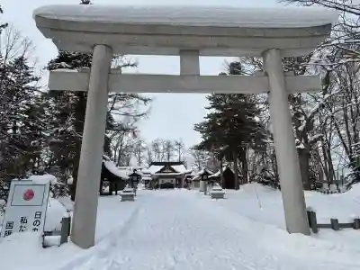 鷹栖神社の{uncategorized: "未分類", other: "その他", undefined: "問題あり", building: "その他建物", grave: "お墓", sacred_gate: "鳥居", guardian: "狛犬", statue: "像", buddha: "仏像", history: "歴史", nature: "自然", garden: "庭園", animal: "動物", pagoda: "塔", temizu: "手水舎", mountain_gate: "山門・神門", sanctuary: "本殿・本堂", subordinate: "末社・摂社", art: "芸術", scenery: "景色", jizo: "地蔵", ema: "絵馬", goshuin: "御朱印", omikuji: "おみくじ", items: "授与品その他", amulet: "お守り", goshuincho: "御朱印帳", eats: "食事", festival: "お祭り", votive_dance: "神楽", shichigosan: "七五三参", wedding: "結婚式", experience: "体験その他", initially: "初詣", around: "周辺", anti_infection: "感染症対策"}