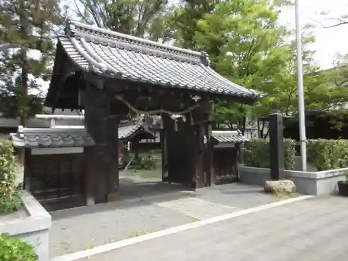 松本神社の山門