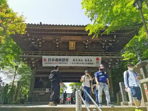高尾山薬王院の山門・神門
