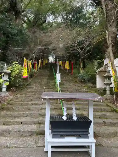 新田神社の{uncategorized: "未分類", other: "その他", undefined: "問題あり", building: "その他建物", grave: "お墓", sacred_gate: "鳥居", guardian: "狛犬", statue: "像", buddha: "仏像", history: "歴史", nature: "自然", garden: "庭園", animal: "動物", pagoda: "塔", temizu: "手水舎", mountain_gate: "山門・神門", sanctuary: "本殿・本堂", subordinate: "末社・摂社", art: "芸術", scenery: "景色", jizo: "地蔵", ema: "絵馬", goshuin: "御朱印", omikuji: "おみくじ", items: "授与品その他", amulet: "お守り", goshuincho: "御朱印帳", eats: "食事", festival: "お祭り", votive_dance: "神楽", shichigosan: "七五三参", wedding: "結婚式", experience: "体験その他", initially: "初詣", around: "周辺", anti_infection: "感染症対策"}