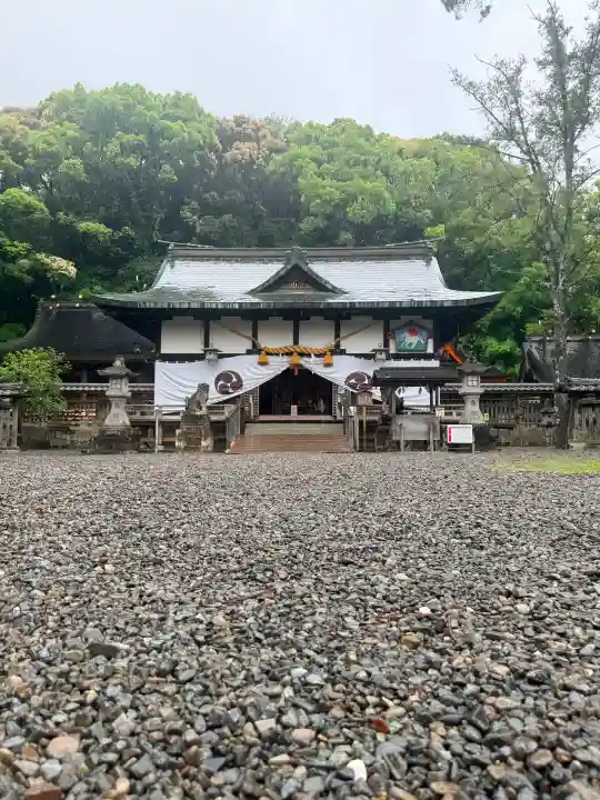 闘鶏神社の{uncategorized: "未分類", other: "その他", undefined: "問題あり", building: "その他建物", grave: "お墓", sacred_gate: "鳥居", guardian: "狛犬", statue: "像", buddha: "仏像", history: "歴史", nature: "自然", garden: "庭園", animal: "動物", pagoda: "塔", temizu: "手水舎", mountain_gate: "山門・神門", sanctuary: "本殿・本堂", subordinate: "末社・摂社", art: "芸術", scenery: "景色", jizo: "地蔵", ema: "絵馬", goshuin: "御朱印", omikuji: "おみくじ", items: "授与品その他", amulet: "お守り", goshuincho: "御朱印帳", eats: "食事", festival: "お祭り", votive_dance: "神楽", shichigosan: "七五三参", wedding: "結婚式", experience: "体験その他", initially: "初詣", around: "周辺", anti_infection: "感染症対策"}