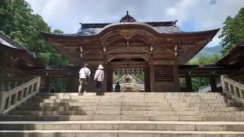 彌彦神社の山門