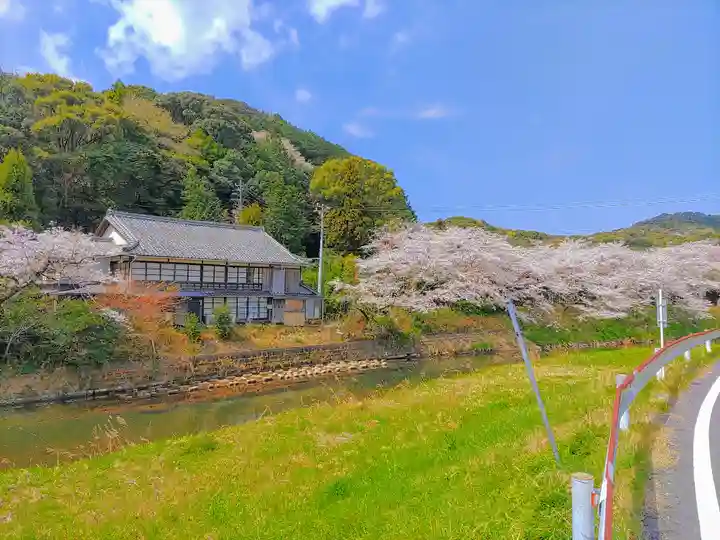 進雄神社(国府町)の周辺
