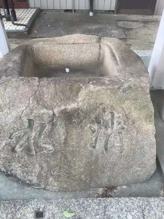 神明社・土之宮合殿の手水舎