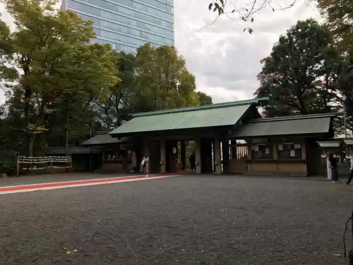 東郷神社の山門・神門