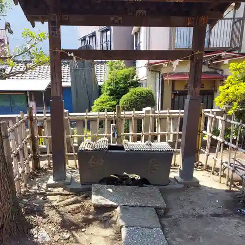 吾嬬神社の手水舎